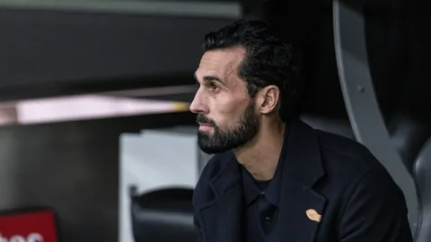 “历经十场手术，医生建议退役，40岁老将坚持球场征途”